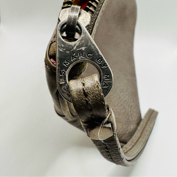 ★ Marc by Marc Jacobs Wristlet - Army Green ★ - Picture 6 of 9